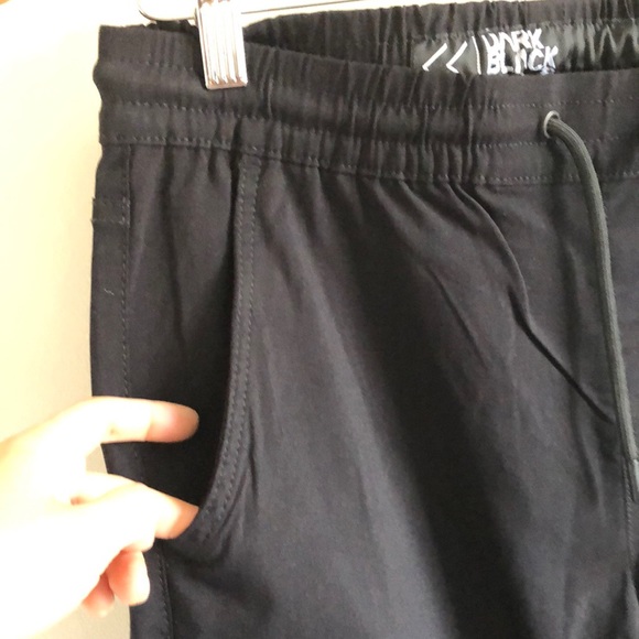 Black men stretch cargo shorts - Picture 3 of 8